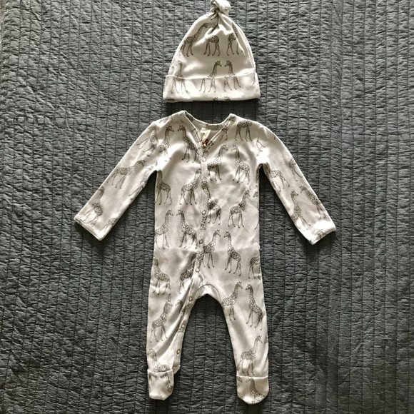 kate quinn Other - Kate Quinn Giraffe Long Sleeve Onesie Footed Pajamas + Hat NWT 3-6 Months